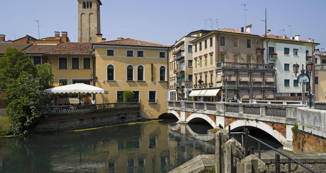 Discover the historic center of Treviso and its monuments, book your stay at the BW Titian Inn Hotel Treviso 4 stars