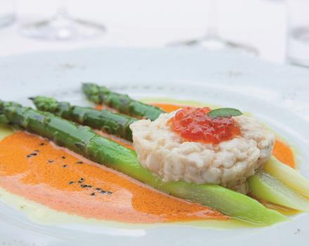 Piatto tipico della Marca Trevigiana.

Asparagi e riso.