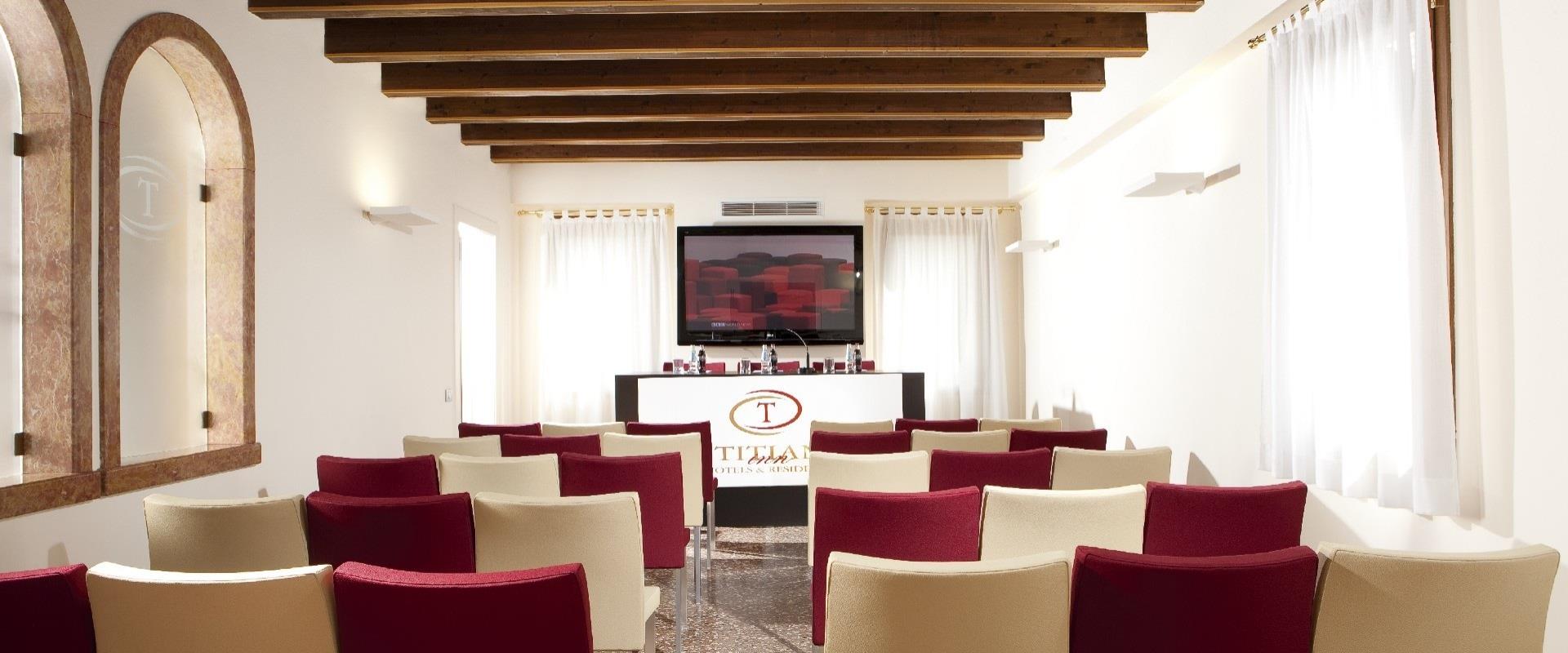 Organize your meeting in Treviso Silea with Titian Inn Hotel: discover the details of our meeting rooms!