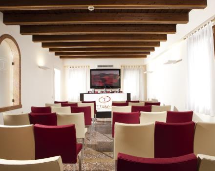 Organize your meeting in Treviso Silea with Titian Inn Hotel: discover the details of our meeting rooms!