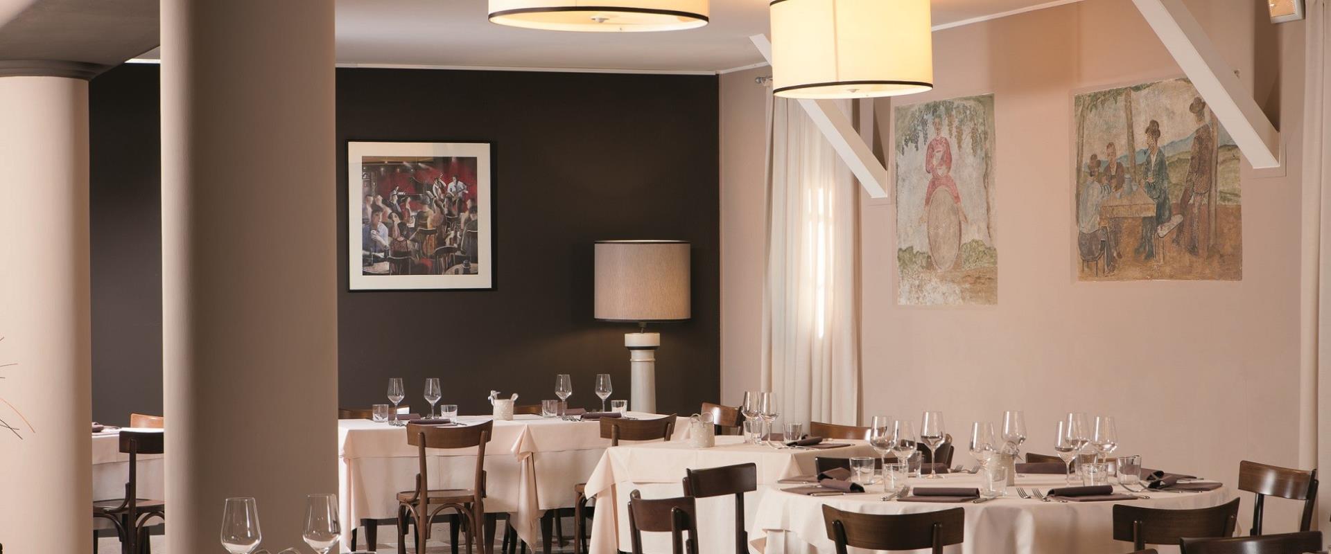 Looking for a hotel with a restaurant in Treviso-SIlea? Choose Titian Inn Hotel Treviso, modern and elegant 4 stars with restaurant and typical cuisine of the Marca Trevigiana and the territory of Treviso with particular attention to vegetarians and celiacs.